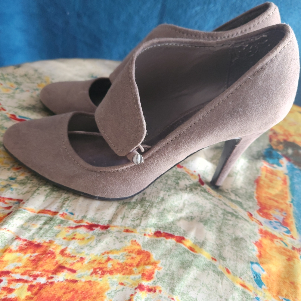 Apostrophe Suede Taupe Heels